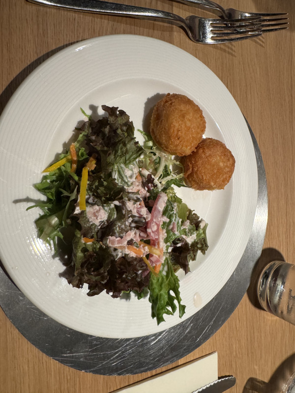 Salad - Beignets de fromage et bouquet de salade-Hôtel du Glacier & Restaurant La Table du Glacier-NotFound